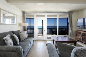 Condo, Multiple Beds, Balcony, Ocean View (1025B) | Living area