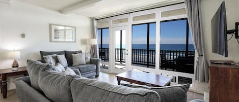 Condo, Multiple Beds, Balcony, Ocean View (1025B) | Living area