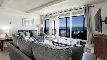 Condo, Multiple Beds, Balcony, Ocean View (1025B) | Living area
