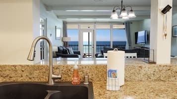 Condo, Multiple Beds, Balcony, Ocean View (1025B) | Interior
