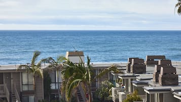 公寓客房, 1 張特大雙人床和 1 張沙發床, 可使用泳池, 海景 (E202 ) | 海灘/海景