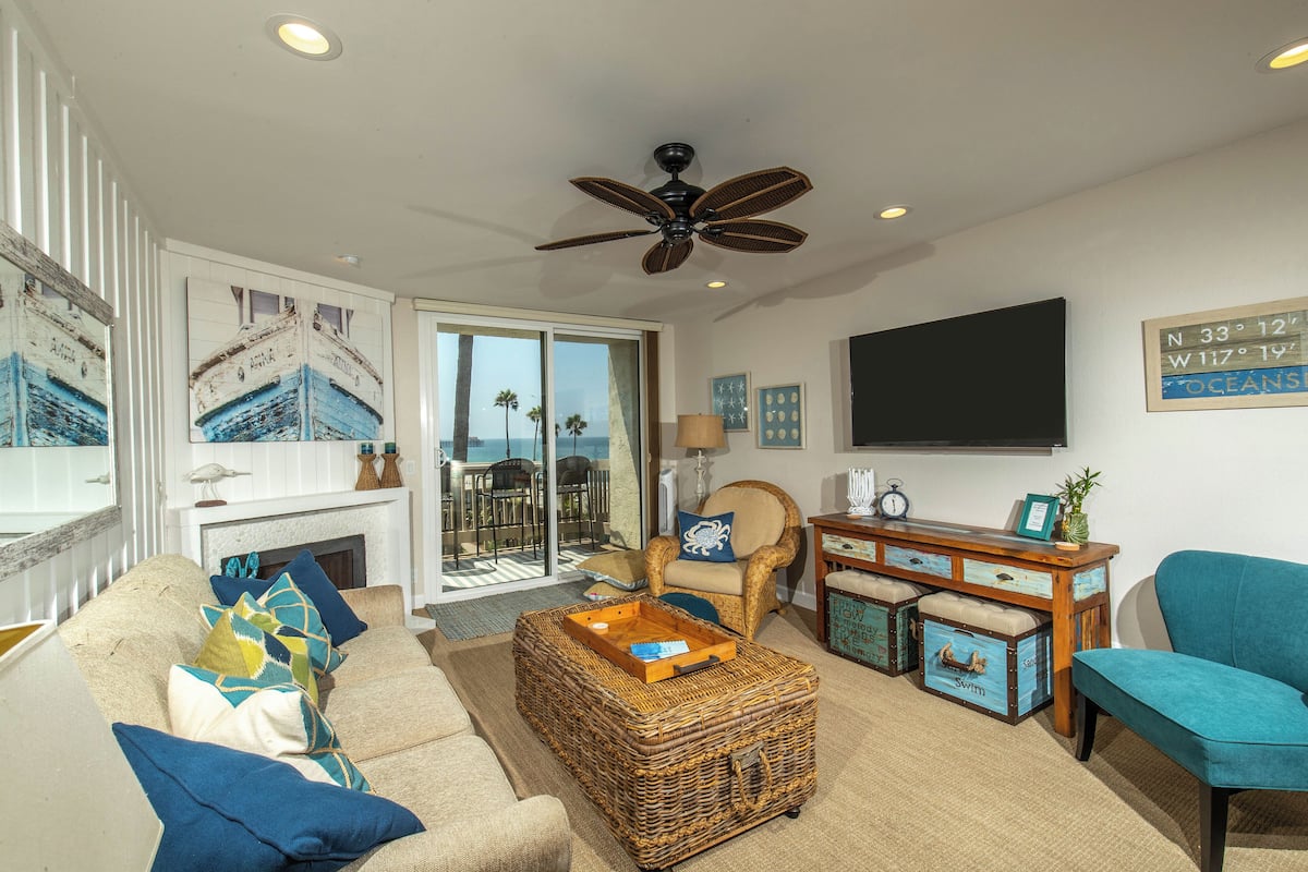 Condo, Multiple Beds, Pool Access, Ocean View (E306) | Living area