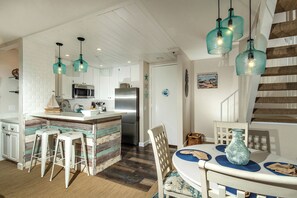 Apartamento, varias camas, acceso a la piscina, vistas al mar (E306) | Restauración