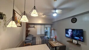 1 dormitorio, tabla de planchar con plancha, wifi y ropa de cama
