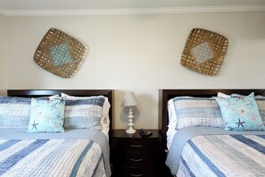 Condo, várias camas, acesso à piscina, vista para o oceano (B319) | 2 quartos, individualmente decorados, individualmente mobiliados