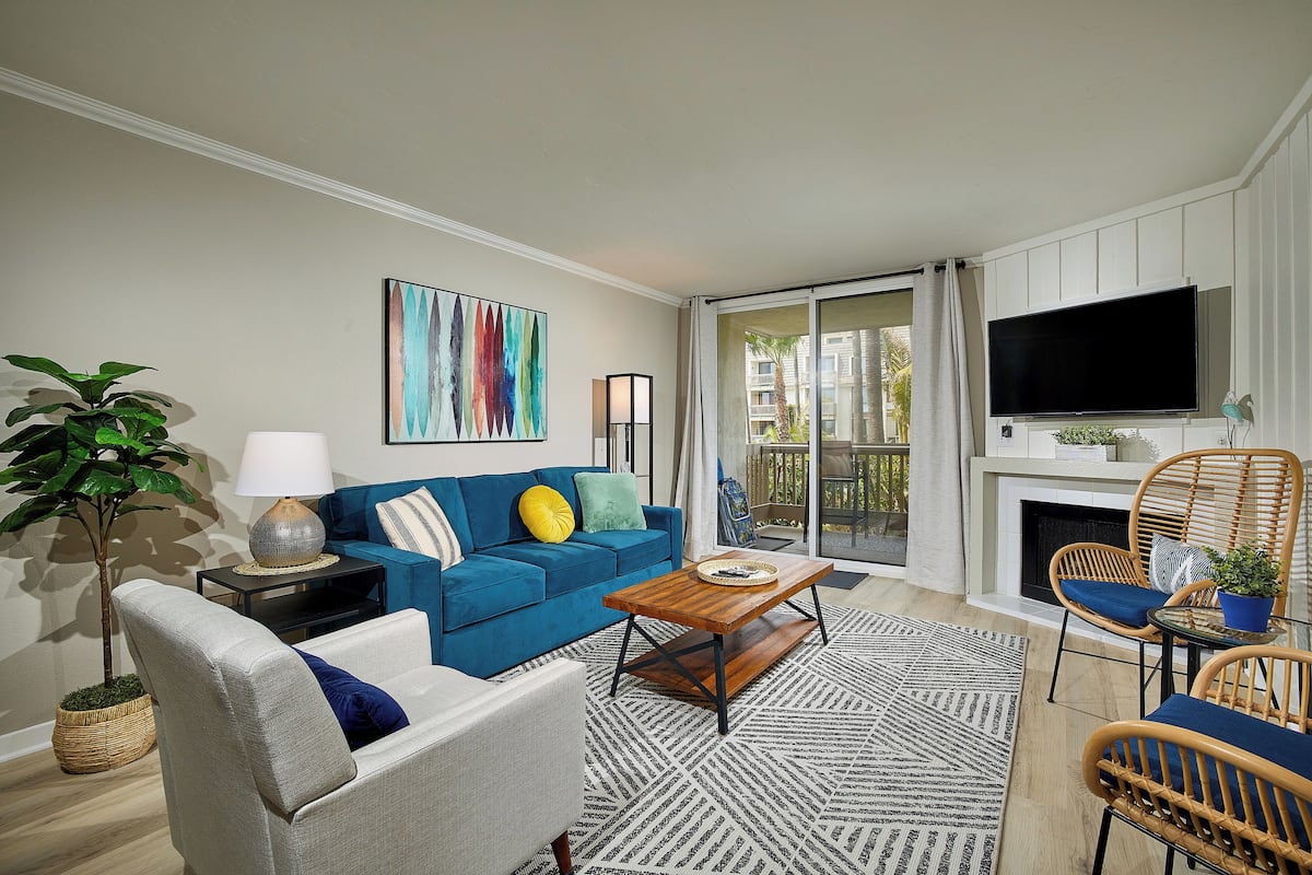 Condo, 1 King Bed with Sofa bed, Pool Access, Ocean View (D107) | Living area