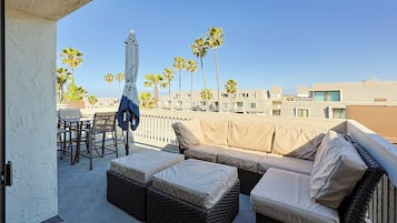 Condo, Multiple Beds, Pool Access, Ocean View (B319) | Outdoor dining
