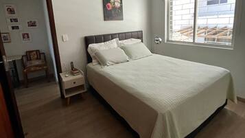 2 bedrooms, iron/ironing board, travel cot, free WiFi