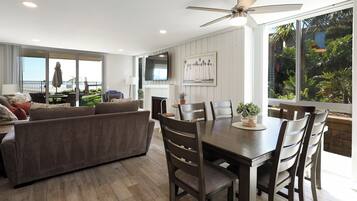 Condo, várias camas, acesso à piscina, vista para o oceano (D13) | Opções para refeição