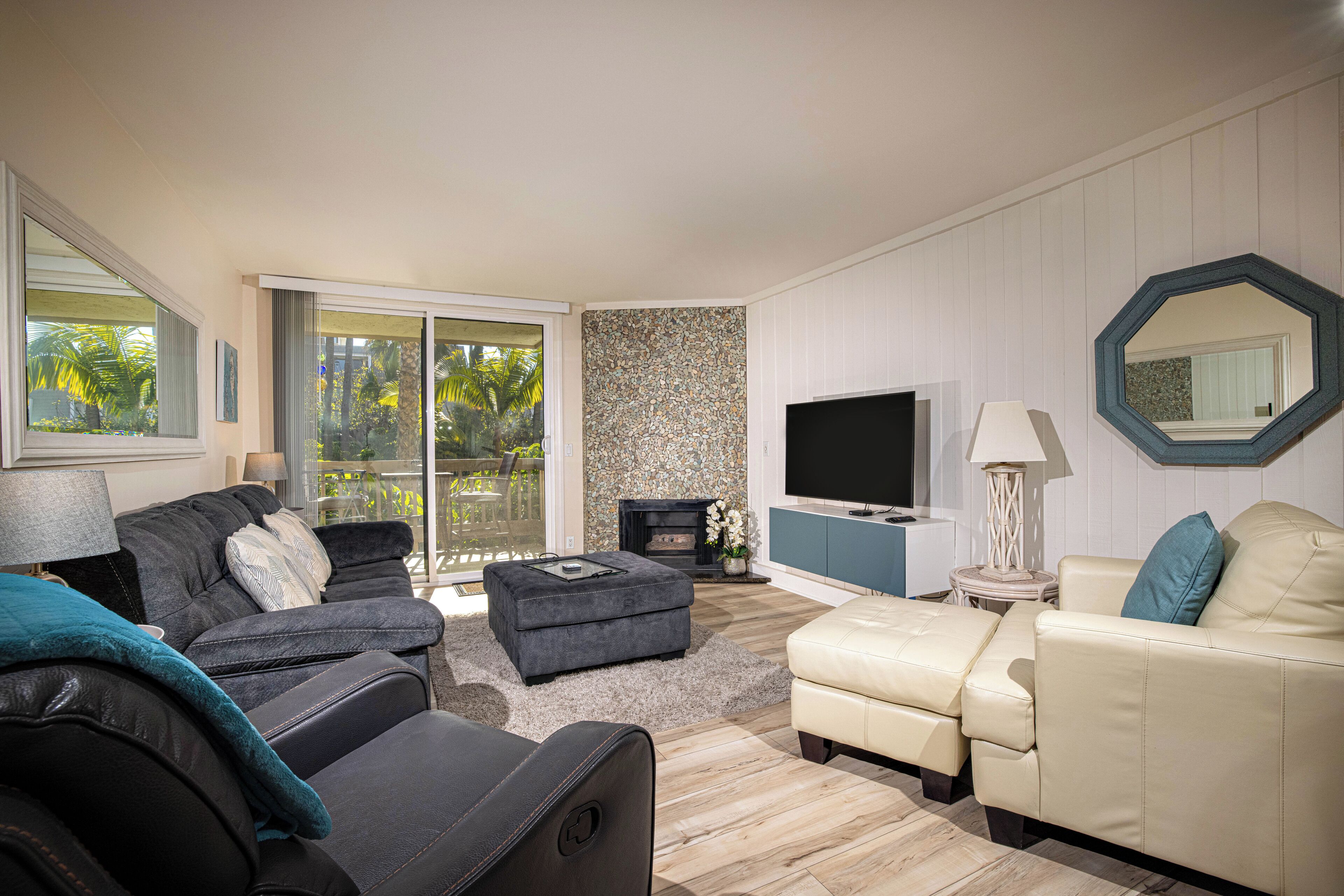 Condo, 1 cama King size y sofá cama, acceso a la alberca, vista al jardín (G120 ) | Área de sala de estar