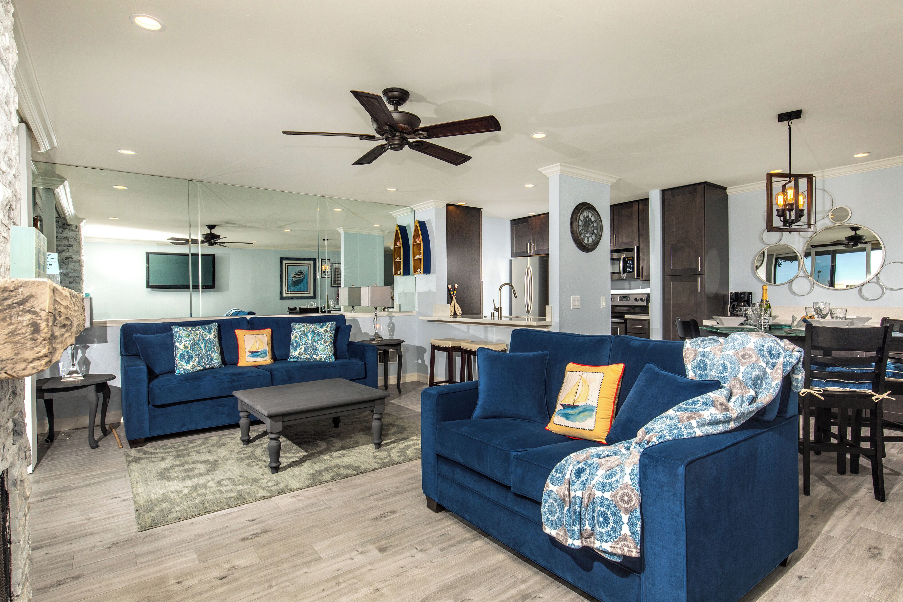 Condo, 1 King Bed with Sofa bed, Pool Access, Beach View (E7 ) | Living area