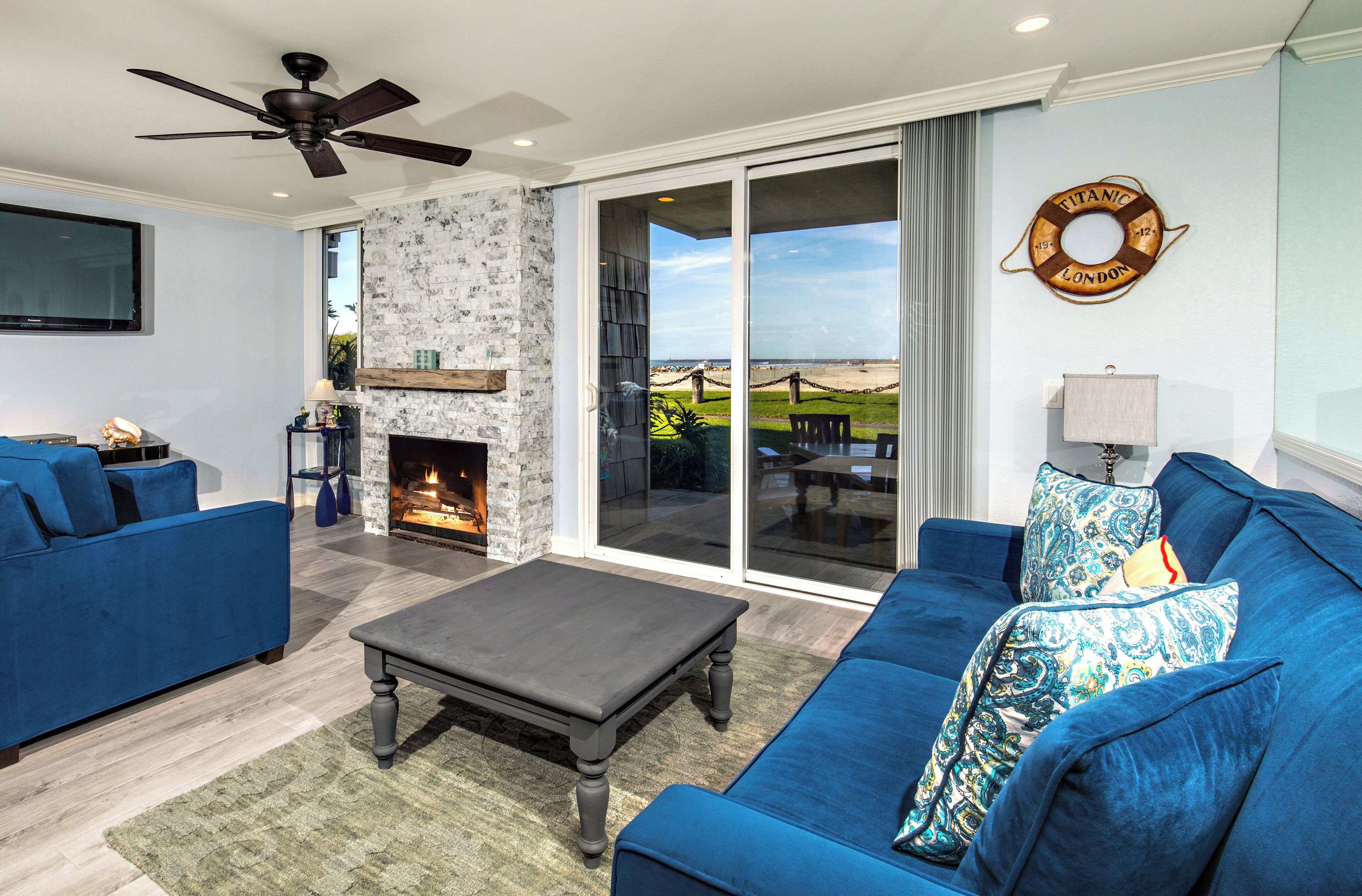 Condo, 1 King Bed with Sofa bed, Pool Access, Beach View (E7 ) | Living area