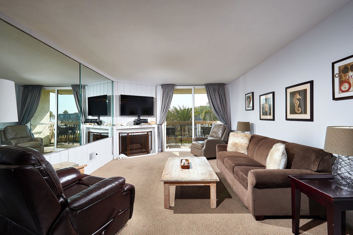 Condo, 1 King Bed with Sofa bed, Pool Access, Garden View (B226) | Living area | TV, fireplace