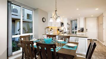 Condo, varias camas, acceso a la alberca, vista al jardín (A12 ) | Restaurantes