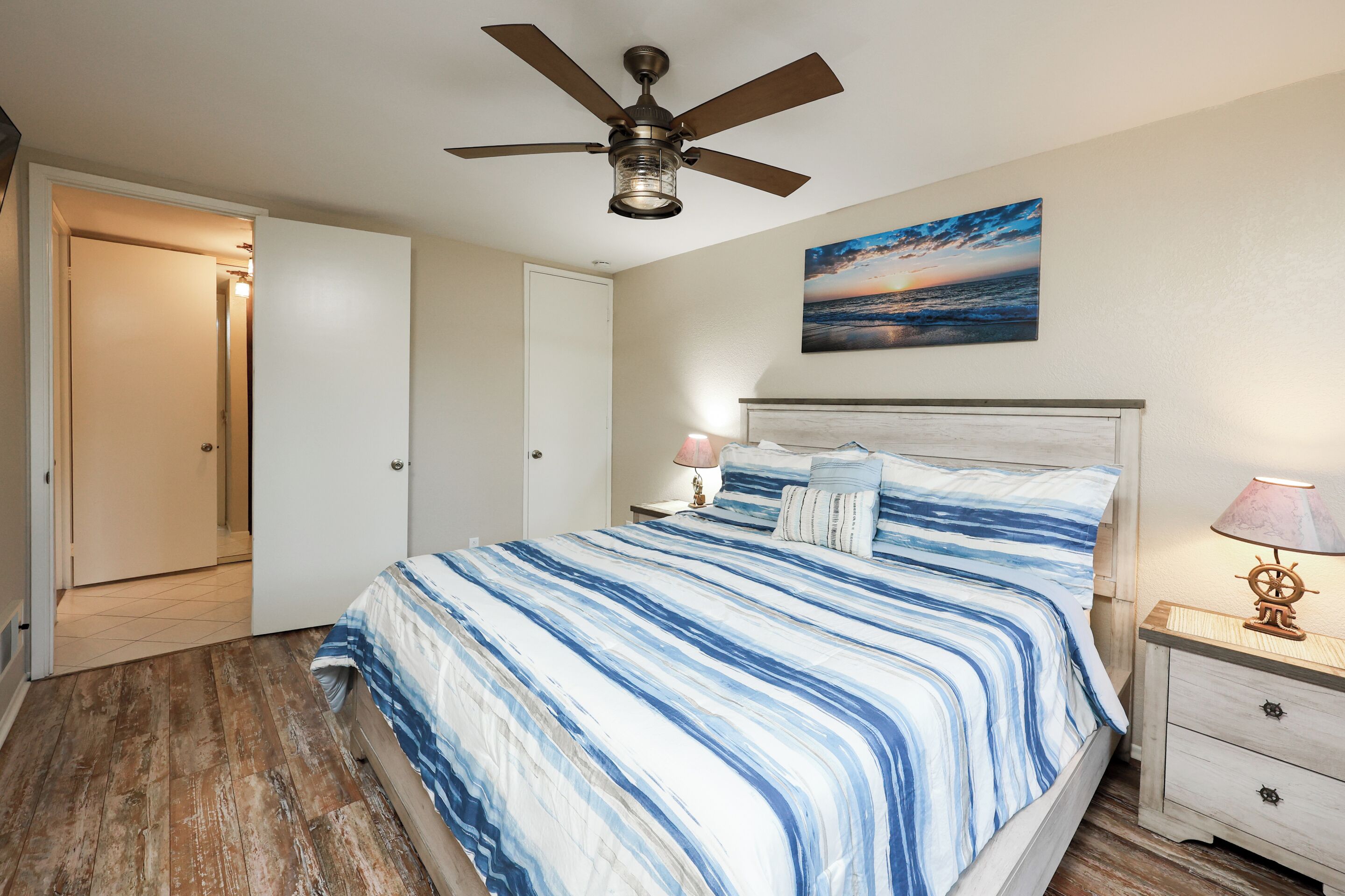 Huoneisto, 1 suuri parisänky ja vuodesohva, pääsy uima-altaalle, näköala puutarhaan (A102) | 1 makuuhuone, yksilöllisesti sisustettu, yksilöllisesti kalustettu