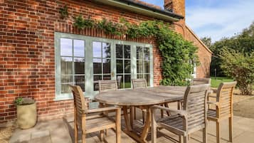 Cottage | Interior