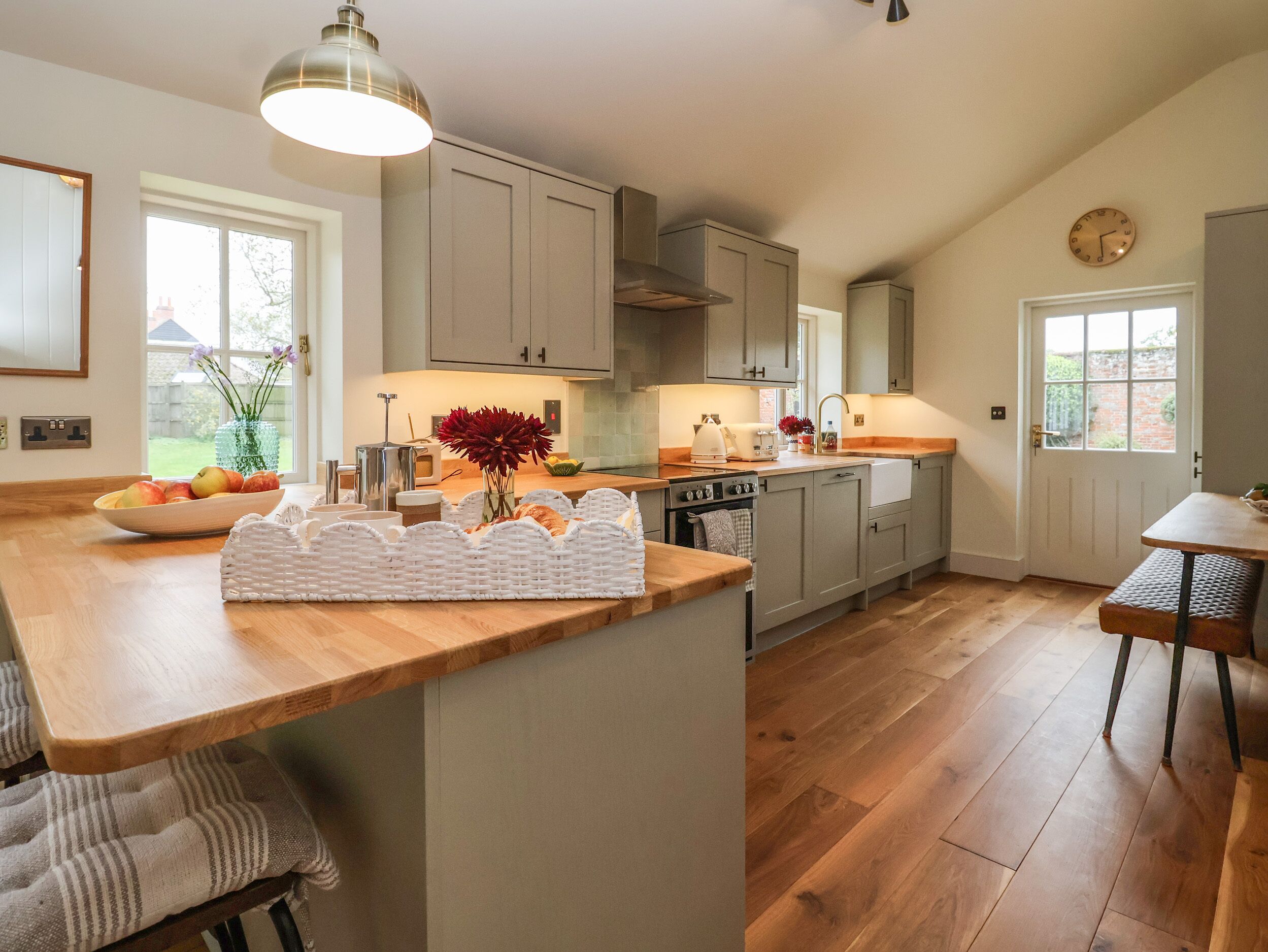 Cottage | Private kitchen | Fridge, microwave, dishwasher, electric kettle