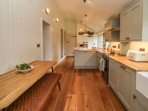 Cottage | Private kitchen | Fridge, dishwasher, electric kettle, toaster - Rookery Cottage (Saxmundham)