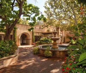 Property grounds - Sedona Solace: Your Oasis of Serenity! Great Value. (Sedona)