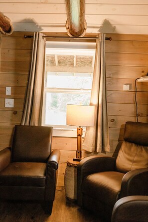Interior - Portage Lakeside Cabins, The Bear's Den (Portage Lake)