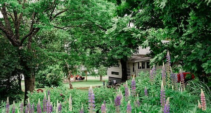 Portage Lakeside Cabins, The Bear's Den