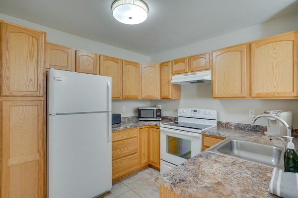 Microwave, toaster, blender