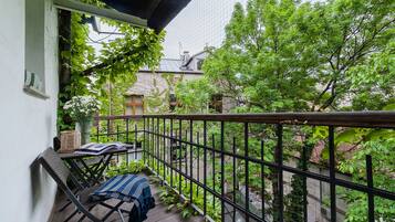 Deluxe Apartment | Courtyard view