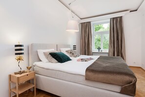 Deluxe Apartment | 3 bedrooms, desk, iron/ironing board, free WiFi - Syncret Apartment - LoftAffair (Kraków)