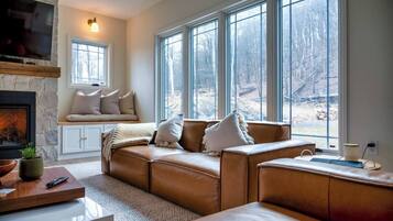 Smart TV, fireplace, video games, table tennis