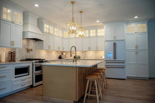 New Farmhouse-Hot Tub, King Beds, Game Room & View