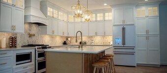 New Farmhouse-Hot Tub, King Beds, Game Room & View