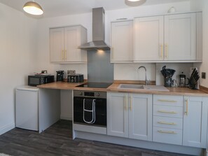 Fridge, electric kettle, toaster, cookware/dishes/utensils - Flat 2 Englehurst Mews (Buxton)