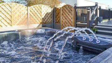 Bain à remous extérieur