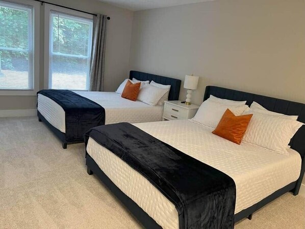 2 habitaciones, tabla de planchar con plancha, wifi y ropa de cama 