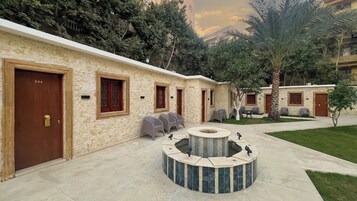 Club Chalet | Minibar, in-room safe, individually furnished, desk