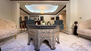 Quầy tiếp tân