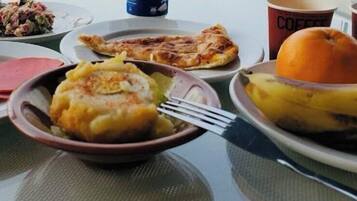 Daily full breakfast (USD 4 per person)