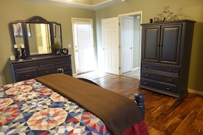 4 bedrooms, iron/ironing board, WiFi, bed sheets - Oasis of the Plains, minutes from WTAMU and Palo Duro Canyon. (Canyon)
