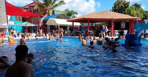 Outdoor pool, open 10:30 AM to 7:00 PM, pool loungers - Dilias house RANCH (Sabana Larga)