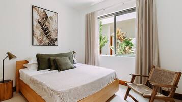 3 bedrooms, in-room safe, desk, free WiFi