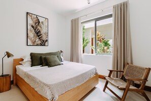 3 habitaciones, caja de seguridad en la habitación y escritorio 