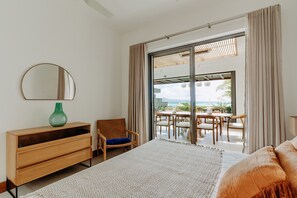 3 habitaciones, caja de seguridad en la habitación y escritorio 