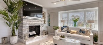 Waterfront 2BR/3BA Sag Harbor Village Rooftop Penthouse