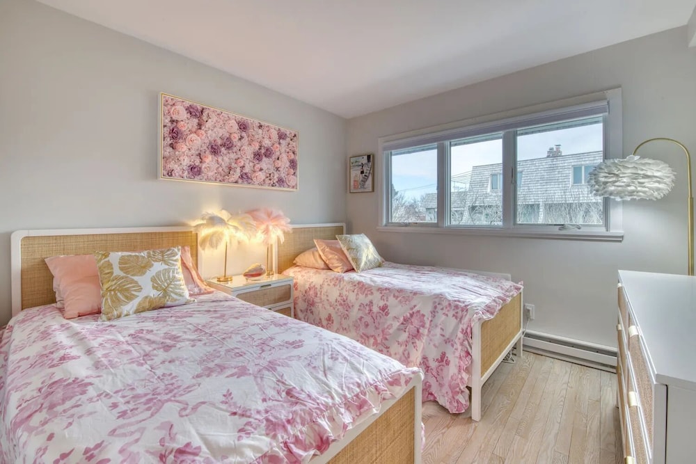 Image showcasing Luxury Beachfront Penthouse, 53' Beachfront Balcony, 3 bdrm ... - Vrbo