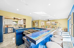 Interior - Singer Island Paradise 5 Mins Walk To Beach! Heated Saltwater Pool Chef kitchen (Riviera Beach)