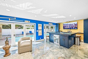 Interior - Singer Island Paradise 5 Mins Walk To Beach! Heated Saltwater Pool Chef kitchen (Riviera Beach)