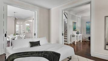 4 bedrooms, desk, iron/ironing board, free WiFi