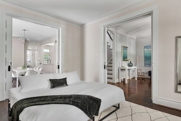 4 habitaciones, escritorio, tabla de planchar con plancha y wifi gratis 