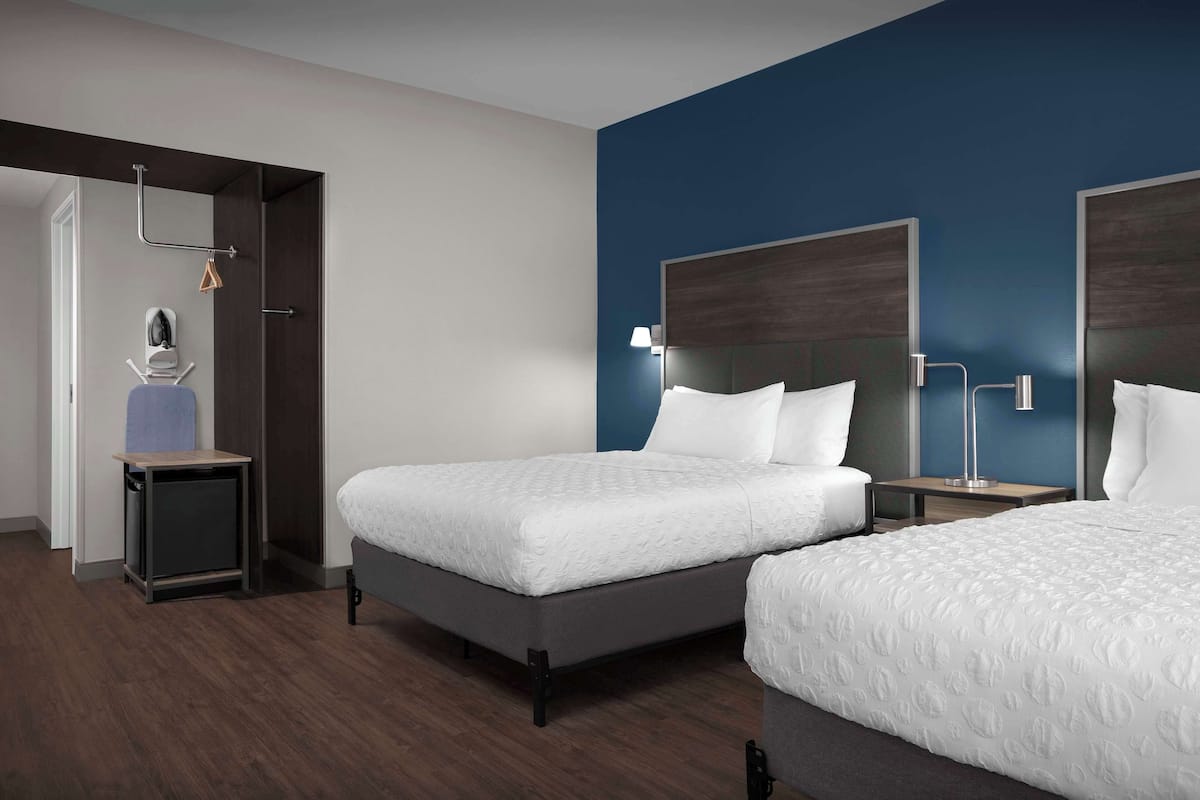 Room, 2 Queen Beds, Accessible (Mobility & Hearing, Roll-In Shower)