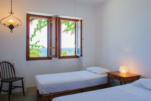 3 slaapkamers, een strijkplank/strijkijzer, wifi, beddengoed